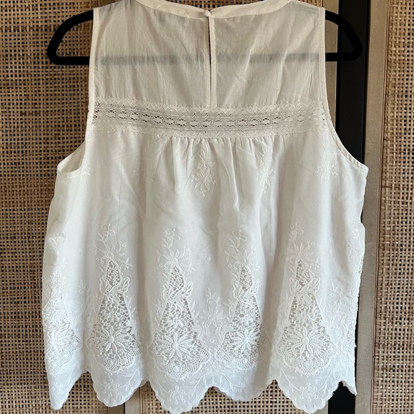 Evereve sleeveless lace overlay top. White, size L. - Picture 2 of 8